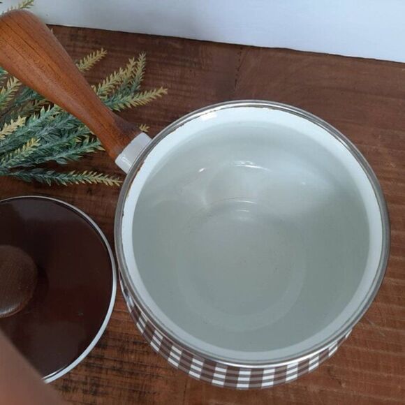Checkered Brown and White Saucepan with Wooden Handle - Picture 2 of 6